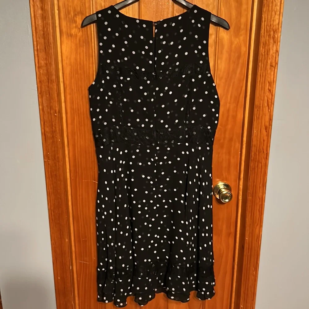 WHITE HOUSE BLACK MARKET DRESS - Picture 3 of 3